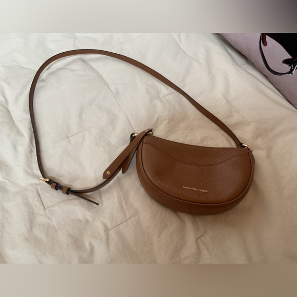 MICHAEL KORS
Dover Small Half Moon Crossbody - Picture 2 of 9